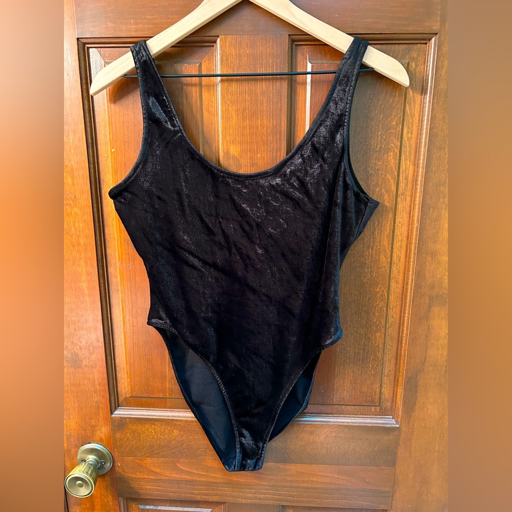 BRANDYWINE TOM BEZDUDA VTG 80s Black velvet bodysuit. Size L.